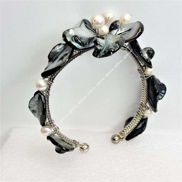 𝅺MIDNIGHT Grey Sea Shell and Pearls Cuff Bracelet- Adjustable - Picture 1 of 10